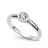 pierścionek z białego złota z brylantem 0,15ct w oprawie bezel