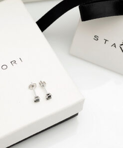 Srebrne małe kwadratowe kolczyki z czarną cyrkonią - obrazek 4