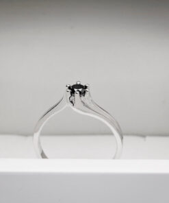 pierścionek w białym złocie z czarnym diamentem 0,25ct - obrazek 5