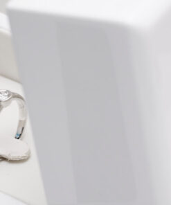pierścionek z białego złota z brylantem 0,15ct w oprawie bezel - obrazek 7