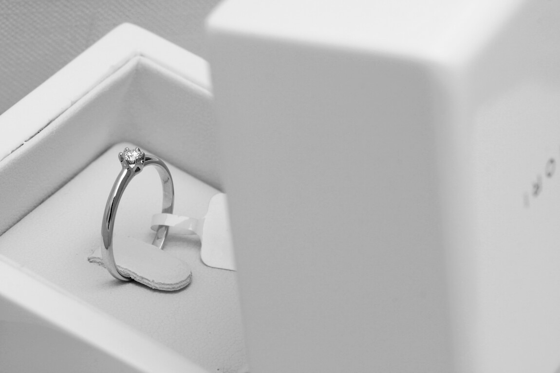 pierścionek zaręczynowy z białego złota z diamentem 0,10ct - Obrázek 6