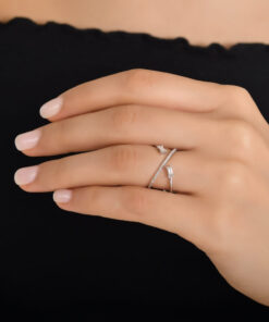 Exclusive | niezwykły pierścionek z diamentami bagietowymi i brylantami w 18K złocie – Bild 3