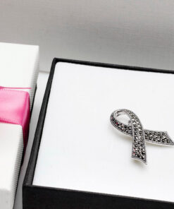 Broszka srebrna wstążka z markazytami – symbol solidarności z kobietami - obrazek 6