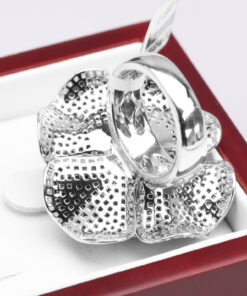 Exclusive | pierścionek z czarnymi i białymi diamentami w kształcie róży - Obrázek 13