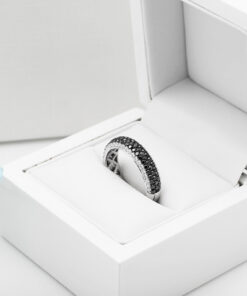 Exclusive | pierścionek obrączka z czarnymi i białymi diamentami w złocie 750 - Image 3