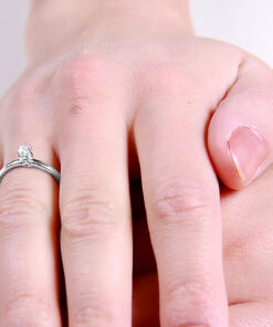 Piękny pierścionek zaręczynowy z diamentem 0.15ct – Bild 9