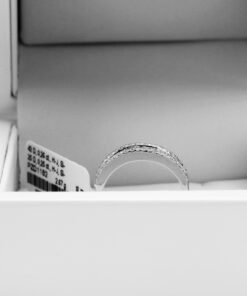 pierścionek z białego złota z brylantami i diamentami bagietkowymi - obrazek 8