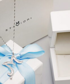 Exclusive | wisiorek z białego złota 750 z diamentami bagietowymi i brylantami - literka M - Image 3